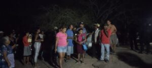 Marquelia Policías y pobladores en El Casco (3)