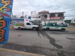 ROJA EL TAXI Y LA CAMIONETA (1)