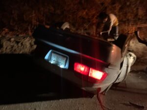 ROJA El automóvil volcado (2)