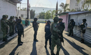 ROJA POLICIAS Y MILITARES EN EL AREA