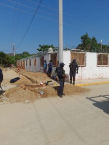 SAN LUIS POLICIAS RESGUARDANDO 2