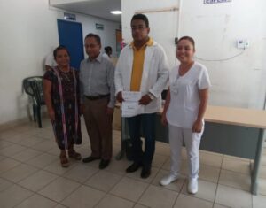 XOCHIS Rumaldo Moreno Calvillo acompañado de los trabajadores