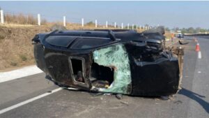 roja la camioneta volcada