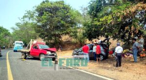 ROJA CHOQUE EN TECOANAPA