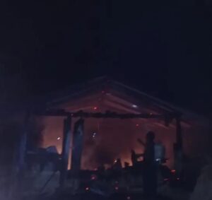 ROJA La casa quemándose