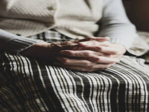 SOCIALES ABUELITA ASILO
