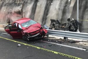 roja el vehiculo destrozado