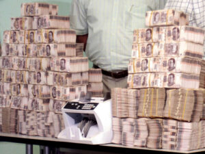 roja falsificaban dinero