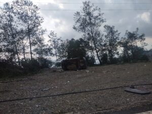 ROJA Auto abandonado y desvalijado