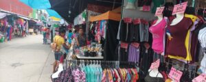Marquelia.-Se extiende tianguis por fin de curso escolar
