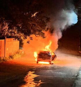 ROJA EL AUTO QUEMADO (1)