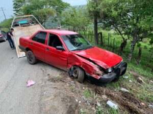 ROJA EL NISSAN TSURU