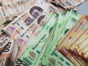 ROJA RETIRA DINERO Y LO ASALTAN