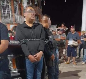 roja los funcionarios amarrados (1)