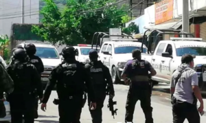 roja policias en el lugar