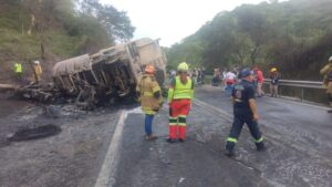ROJA BOBEROS EN EL LUGAR (1)