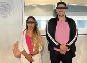 ROJA PAREJA DETENIDA