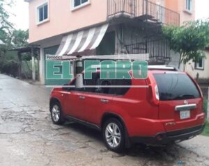 ROJA SU CAMIONETA 1