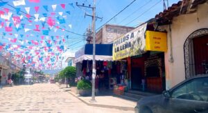 SAN LUIS BANQUETA OBSTRUIDA