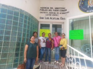 SAN LUIS EMPLEADAS MANIFESTÁNDOSE