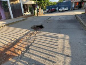 OME SOCAVÓN EN LA CALLE NIÑO ARTILLERO (2)
