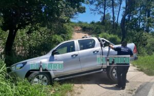 ROJA LA CAMIONETA ABANDONADA (1)