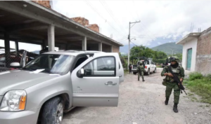ROJA RESCATAN A 2 EN CHICHIHUALCO