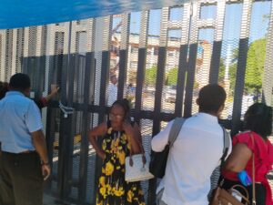 san nicolas protesta en el congreso (2)