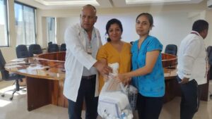OME ENTREGA DE BOTIQUINES (2)
