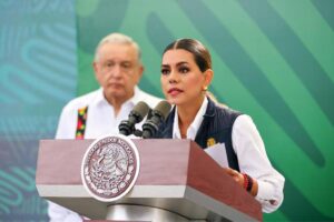 PRINCIPAL EVELYN AMLO (1)