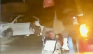 ROJA LO SACARON A GOLPES