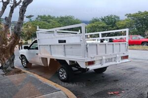 ROJA SU CAMIONETA