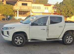 roja su camioneta
