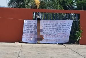 ROJA CADÁVER COLGADO