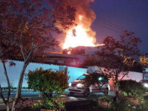 ROJA Casa incendiándose