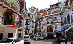 ROJA AVENIDA LOS PLATEROS