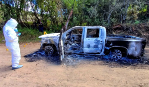 ROJA LA CAMIONETA QUEMADA
