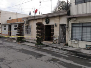 ROJA LA CASA DONDE VIVIAN