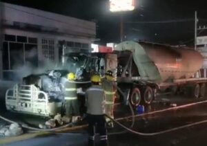 roja el trailer quemado