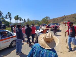 IGUALAPA El bloqueo carretero (1)