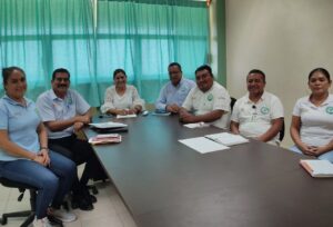 MARQUELIA Edith Solano Ruiz y su equipo de trabajo