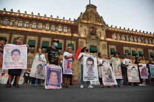 PRINCIPAL 1 AYOTZINAPA PLANTON (1)