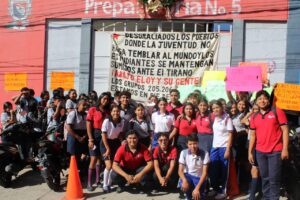 PRINCIPAL LA ESCUELA TOMADA (1)