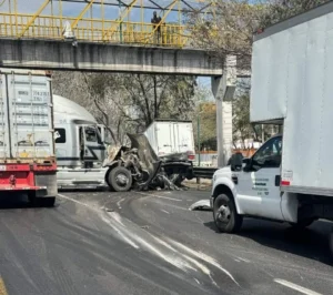 ROJA CHOQUE EN LA MÉXICO QUERÉTARO