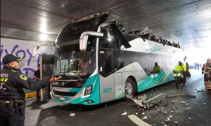ROJA EL AUTOBÚS ATORADO