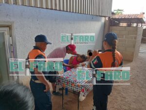 ROJA PERSONAL REVISANDO EL ESTADO DE LA SEÑORA
