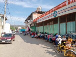 SAN LUIS LARGAS FILAS DE ESPERA