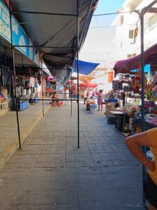 OME INSTALANDO LOS PUESTOS (1)