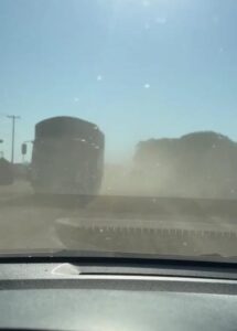 OME-LA-CARRETERA-LLENA-DE-POLVO