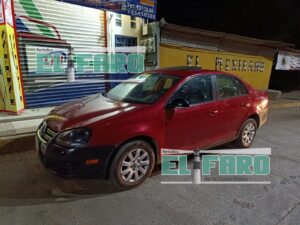 ROJA AUTO AL QUE LE TOMARON FOTOS